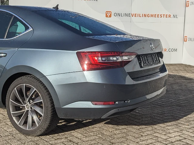 Personenauto, skoda, superb - afbeelding 3 van  57