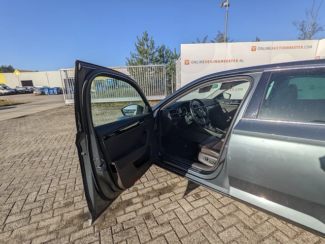 Personenauto, skoda, superb - afbeelding 4 van  57