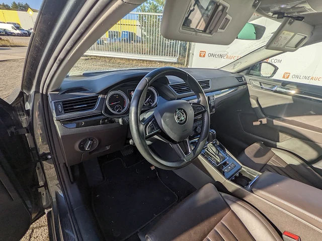 Personenauto, skoda, superb - afbeelding 6 van  57