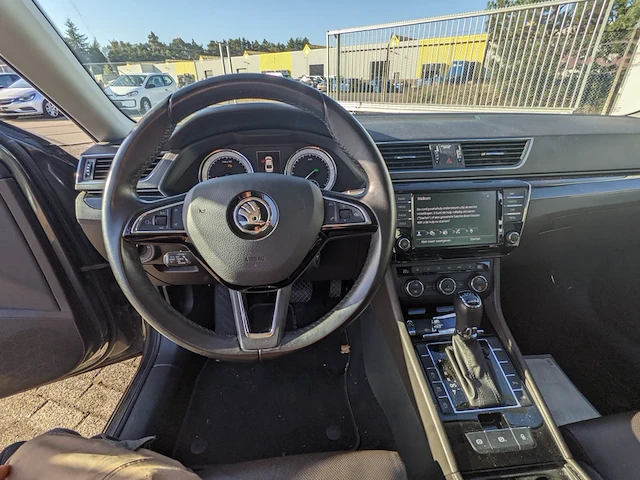 Personenauto, skoda, superb - afbeelding 10 van  57