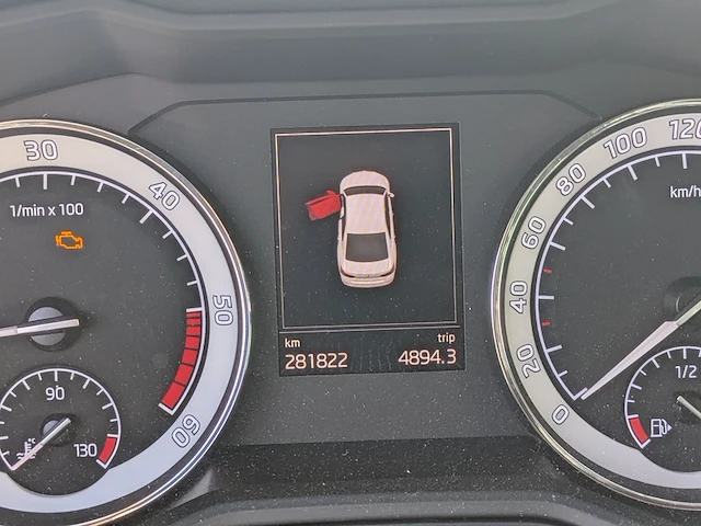 Personenauto, skoda, superb - afbeelding 14 van  57