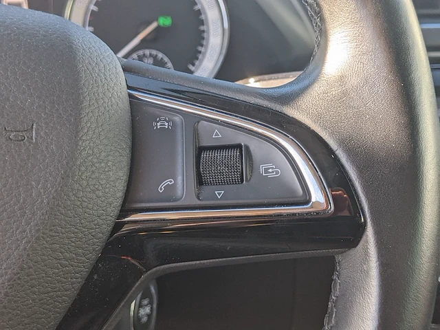 Personenauto, skoda, superb - afbeelding 17 van  57