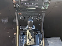 Personenauto, skoda, superb - afbeelding 19 van  57