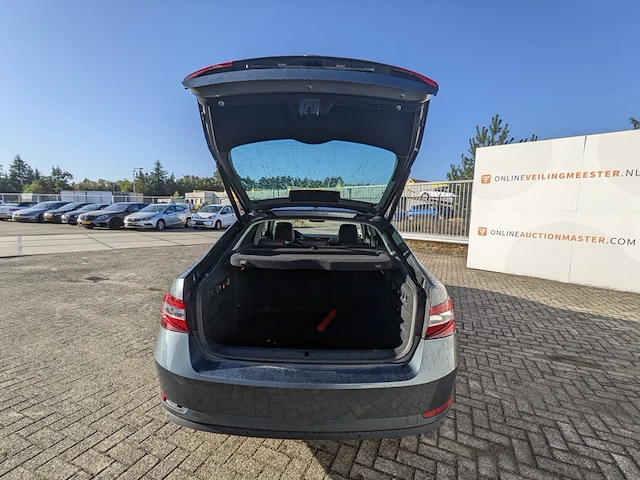 Personenauto, skoda, superb - afbeelding 33 van  57