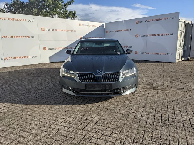 Personenauto, skoda, superb - afbeelding 23 van  57