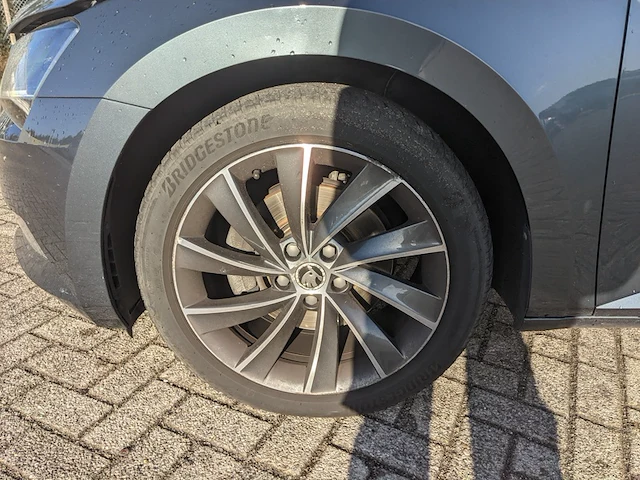 Personenauto, skoda, superb - afbeelding 36 van  57