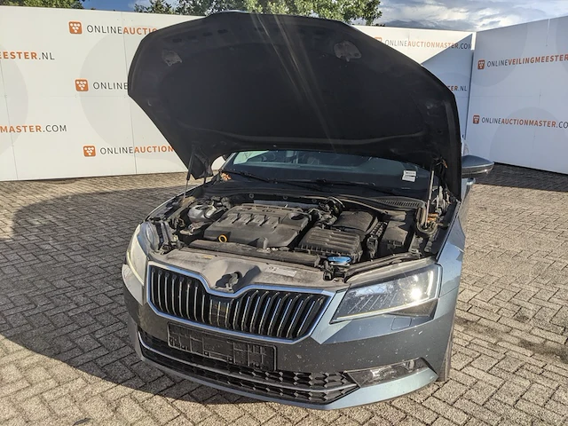 Personenauto, skoda, superb - afbeelding 41 van  57