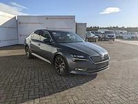 Personenauto, skoda, superb - afbeelding 34 van  57