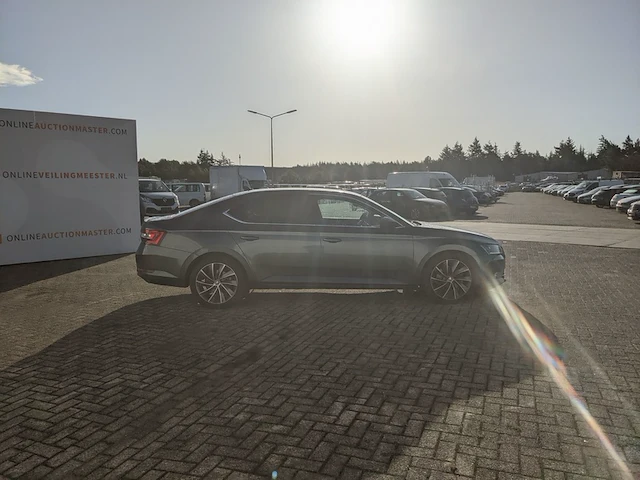 Personenauto, skoda, superb - afbeelding 45 van  57