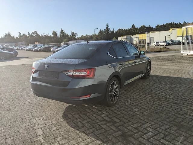 Personenauto, skoda, superb - afbeelding 54 van  57