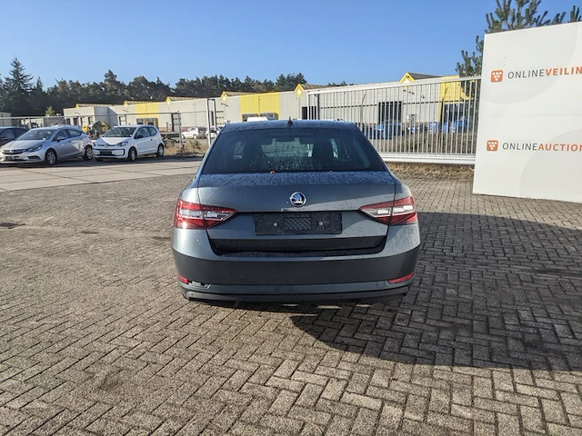 Personenauto, skoda, superb - afbeelding 55 van  57
