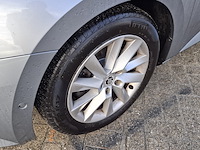 Personenauto, skoda, superb - afbeelding 26 van  46