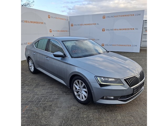 Personenauto, skoda, superb - afbeelding 23 van  46