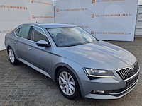 Personenauto, skoda, superb - afbeelding 23 van  46