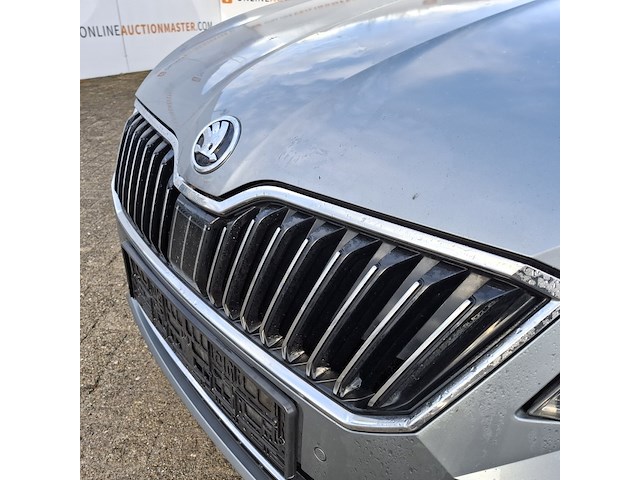 Personenauto, skoda, superb - afbeelding 40 van  46