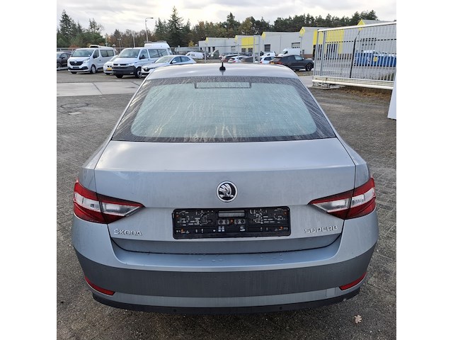 Personenauto, skoda, superb - afbeelding 43 van  46