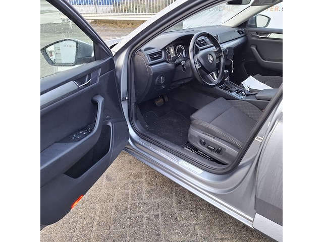 Personenauto, skoda, superb - afbeelding 46 van  46
