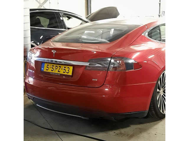 Personenauto tesla, model s 85, rood, bouwjaar 2013 - afbeelding 36 van  36