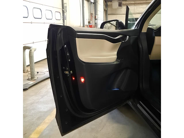 Personenauto tesla, model x 100d, zwart - afbeelding 25 van  38