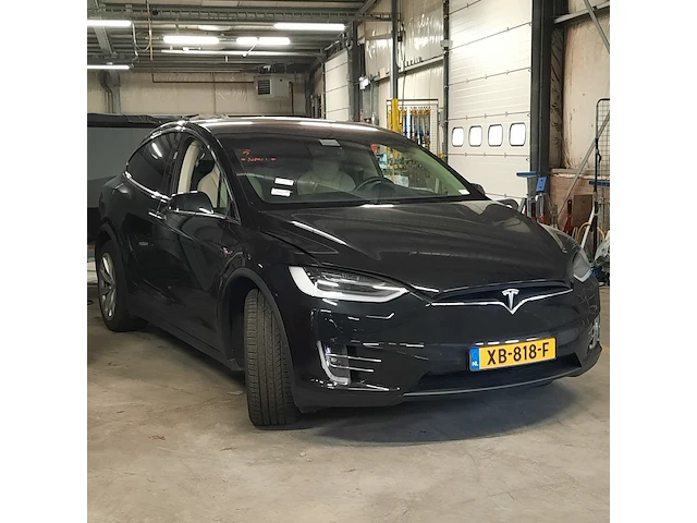 Personenauto tesla, model x 100d, zwart - afbeelding 33 van  38