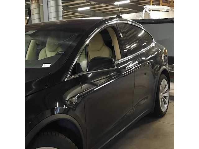 Personenauto tesla, model x 100d, zwart - afbeelding 37 van  38