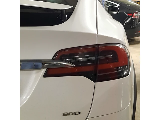 Personenauto tesla, model x 90d, wit, bouwjaar 2017 - afbeelding 9 van  50