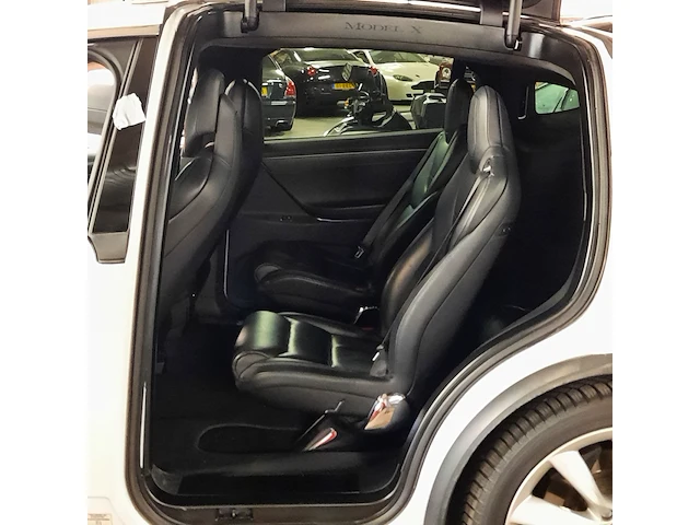 Personenauto tesla, model x 90d, wit, bouwjaar 2017 - afbeelding 30 van  50