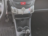 Personenauto toyota, aygo 1.0, grijs, bouwjaar 2007 - afbeelding 9 van  43