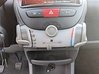 Personenauto toyota, aygo 1.0, grijs, bouwjaar 2007 - afbeelding 11 van  43