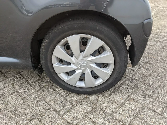 Personenauto toyota, aygo 1.0, grijs, bouwjaar 2007 - afbeelding 19 van  43