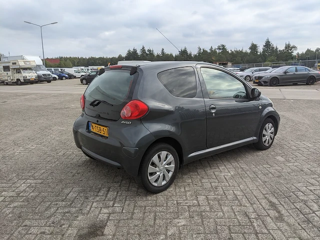 Personenauto toyota, aygo 1.0, grijs, bouwjaar 2007 - afbeelding 39 van  43