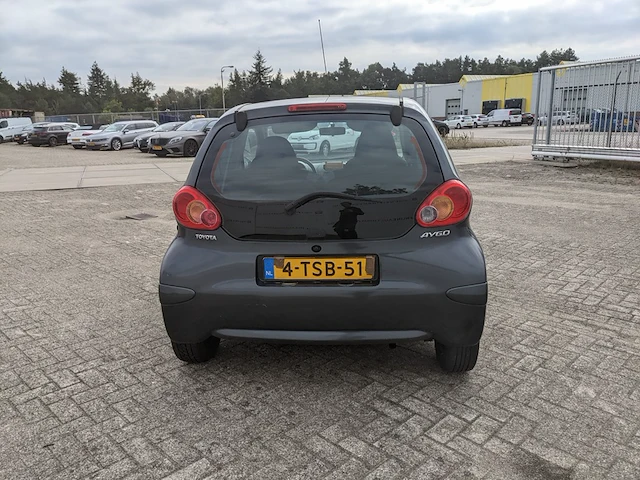 Personenauto toyota, aygo 1.0, grijs, bouwjaar 2007 - afbeelding 40 van  43