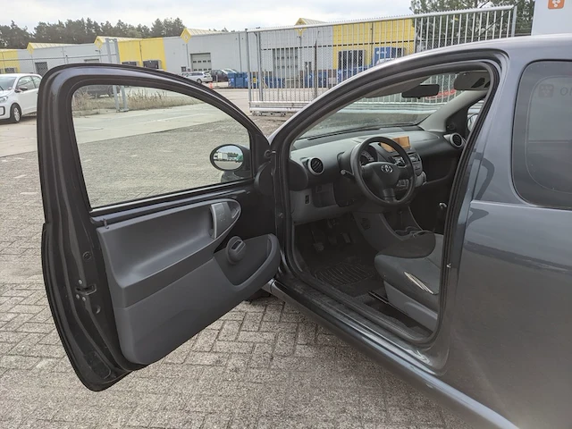 Personenauto toyota, aygo 1.0, grijs, bouwjaar 2007 - afbeelding 43 van  43