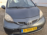 Personenauto toyota, aygo 1.0, grijs, bouwjaar 2008 - afbeelding 27 van  47