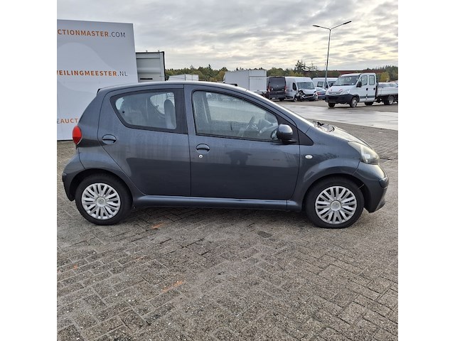 Personenauto toyota, aygo 1.0, grijs, bouwjaar 2008 - afbeelding 34 van  47