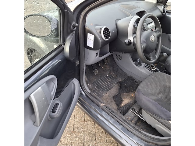 Personenauto toyota, aygo 1.0, grijs, bouwjaar 2008 - afbeelding 47 van  47