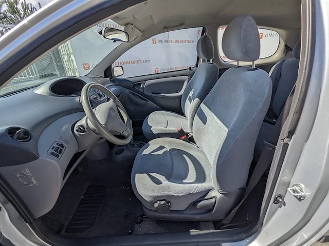 Personenauto toyota, yaris 1.3-16v vvt-i sol, grijs, bouwjaar 2000 - afbeelding 11 van  45