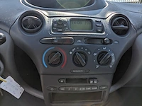 Personenauto toyota, yaris 1.3-16v vvt-i sol, grijs, bouwjaar 2000 - afbeelding 14 van  45