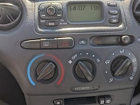 Personenauto toyota, yaris 1.3-16v vvt-i sol, grijs, bouwjaar 2000 - afbeelding 17 van  45