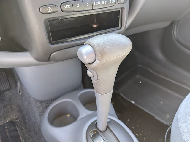 Personenauto toyota, yaris 1.3-16v vvt-i sol, grijs, bouwjaar 2000 - afbeelding 18 van  45