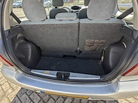 Personenauto toyota, yaris 1.3-16v vvt-i sol, grijs, bouwjaar 2000 - afbeelding 25 van  45