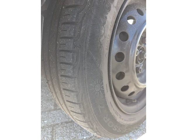 Personenauto toyota, yaris 1.3-16v vvt-i sol, grijs, bouwjaar 2000 - afbeelding 32 van  45