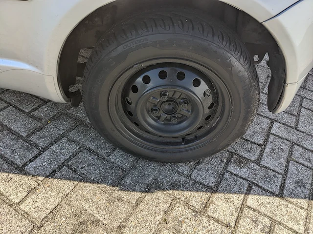 Personenauto toyota, yaris 1.3-16v vvt-i sol, grijs, bouwjaar 2000 - afbeelding 33 van  45