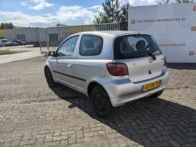Personenauto toyota, yaris 1.3-16v vvt-i sol, grijs, bouwjaar 2000 - afbeelding 8 van  45