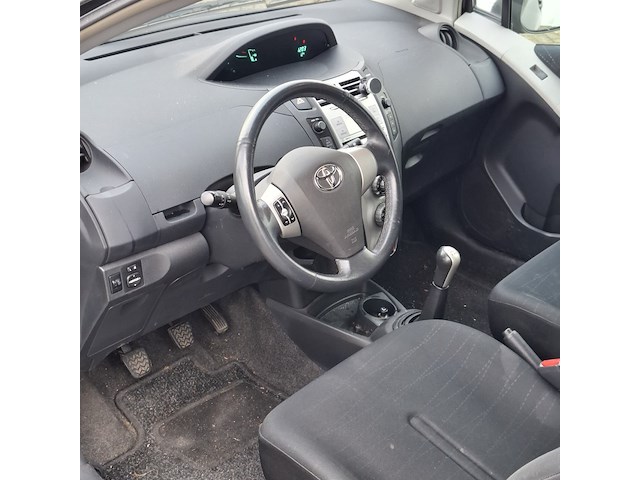 Personenauto toyota , yaris 1.3, bouwjaar 2006 - afbeelding 4 van  32