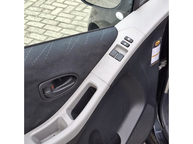 Personenauto toyota , yaris 1.3, bouwjaar 2006 - afbeelding 5 van  32