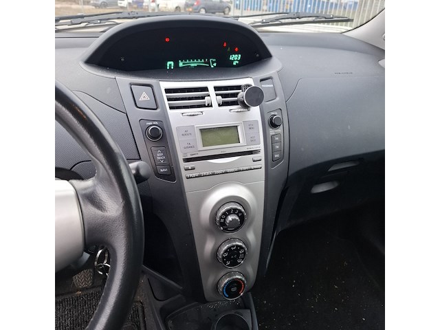 Personenauto toyota , yaris 1.3, bouwjaar 2006 - afbeelding 8 van  32