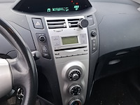 Personenauto toyota , yaris 1.3, bouwjaar 2006 - afbeelding 8 van  32