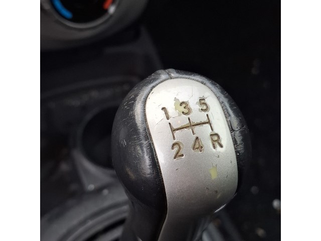 Personenauto toyota , yaris 1.3, bouwjaar 2006 - afbeelding 11 van  32