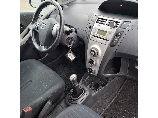 Personenauto toyota , yaris 1.3, bouwjaar 2006 - afbeelding 17 van  32